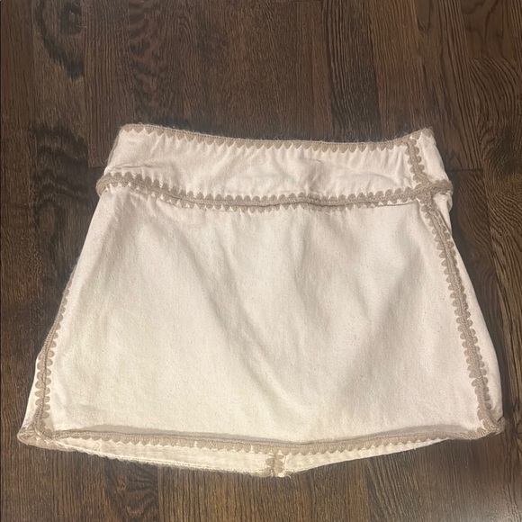 Blank NYC Cream Mini Skirt with Tan Trim - Picture 1 of 4